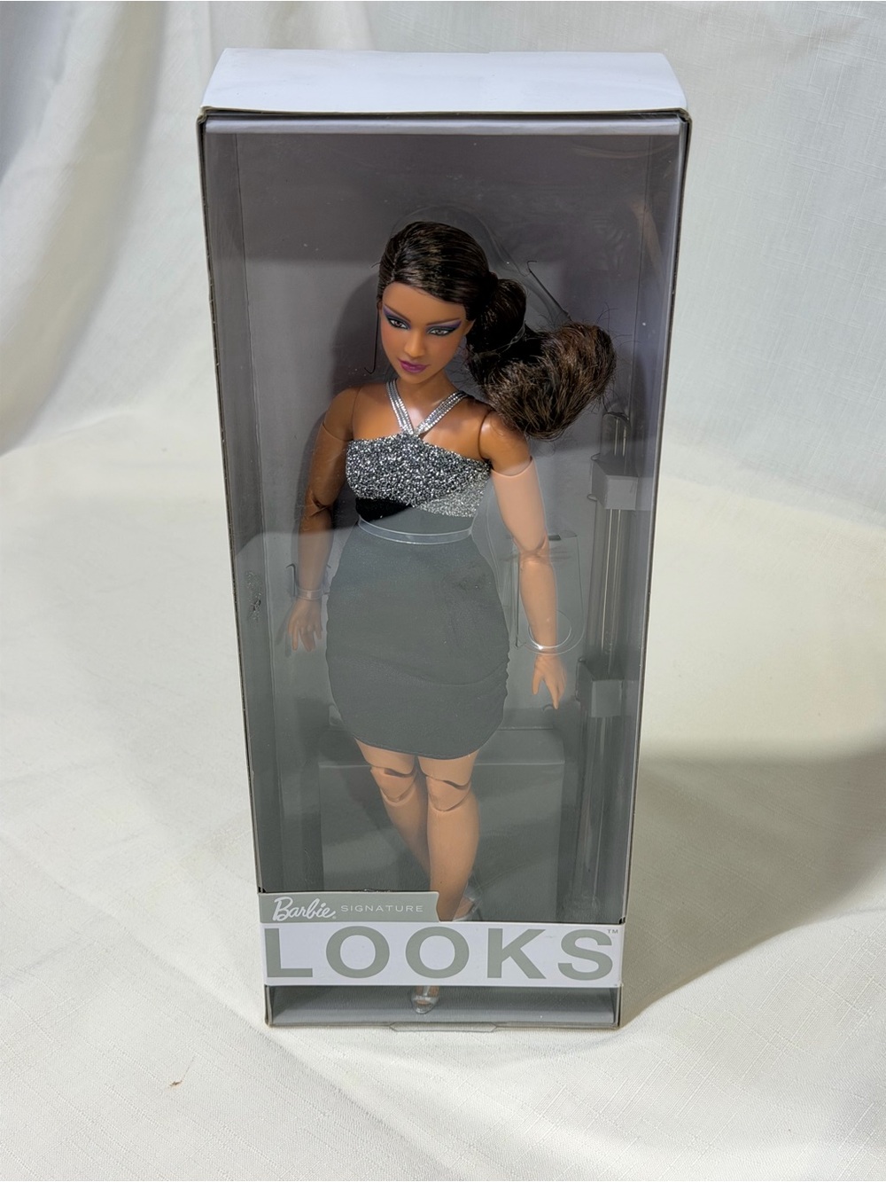 BARBIE SIGNATURE LOOKS MODEL #12 ARTICULATED COLLECTOR BARBIE DOLL, NEW
